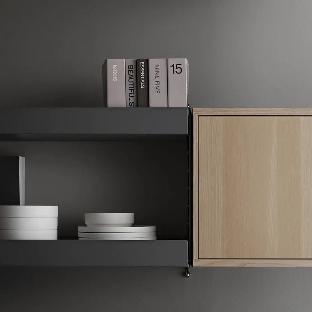 String Furniture Metallboden 78x30cm mit hoher Kante in Schwarz – Einzelboden für das String Regalsystem