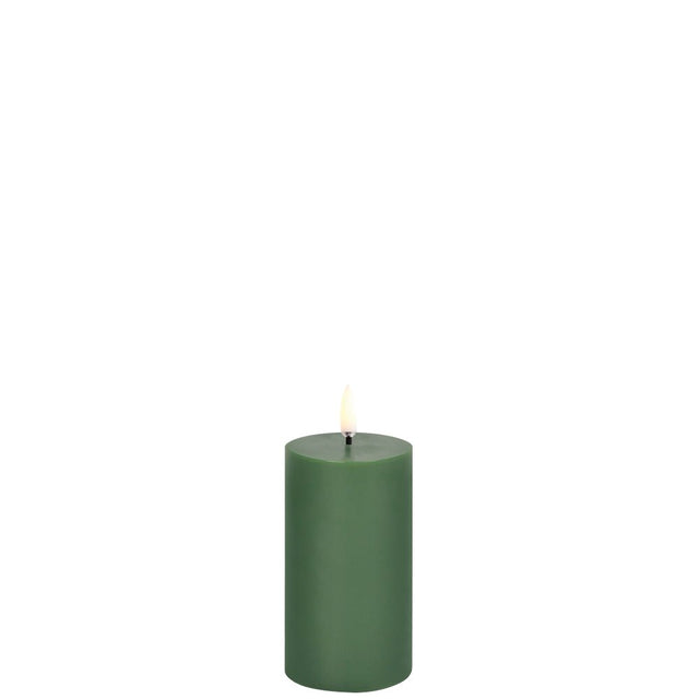 Stumpenkerze LED Smooth Olive Green 5,8x10,1cm - Uyuni - DesignWe.Love