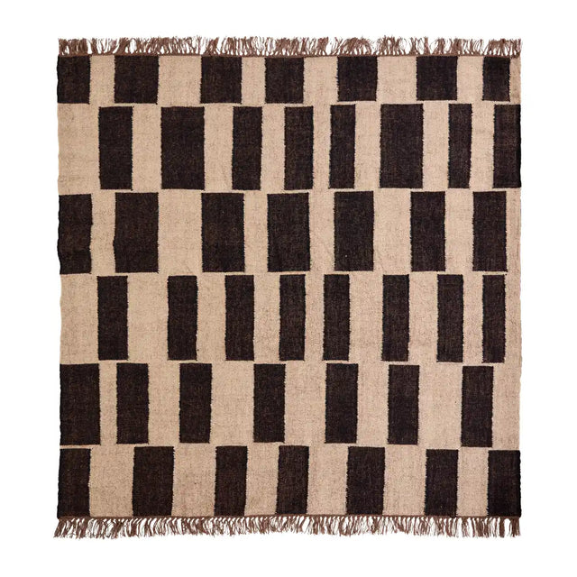 Teppich Graph in Schwarz und Natur mit asymmetrischem Muster und Fransen von House Doctor – Packshot (180 × 180 cm)