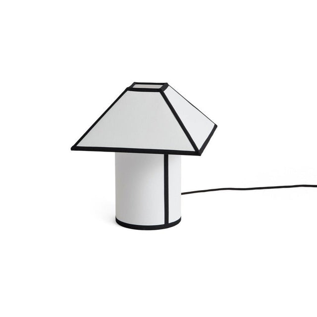 Tischleuchte Ava Pyramid Lamp 450 - HAY - DesignWe.Love