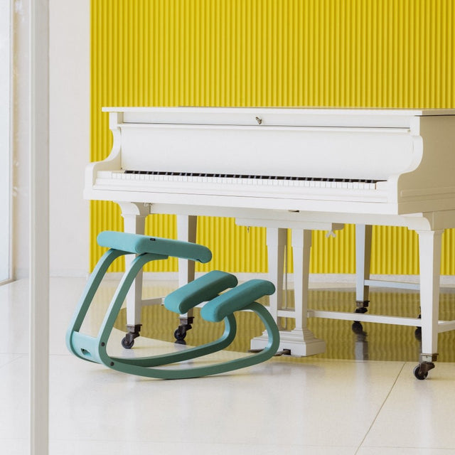 Variable Kniestuhl Monochrome Grotto - Varier Furniture - DesignWe.Love