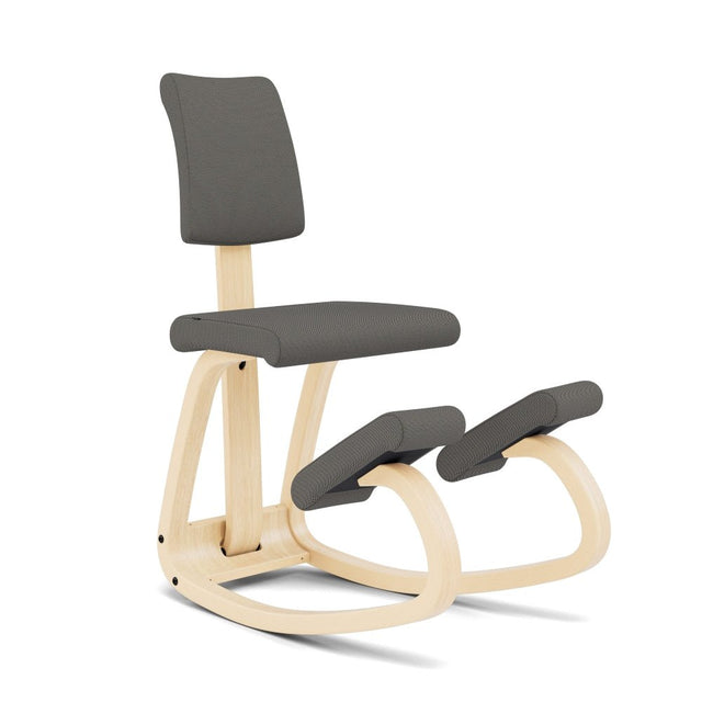 Variable Plus Kniestuhl mit Rückenlehne Natur/Grau - Varier Furniture - DesignWe.Love