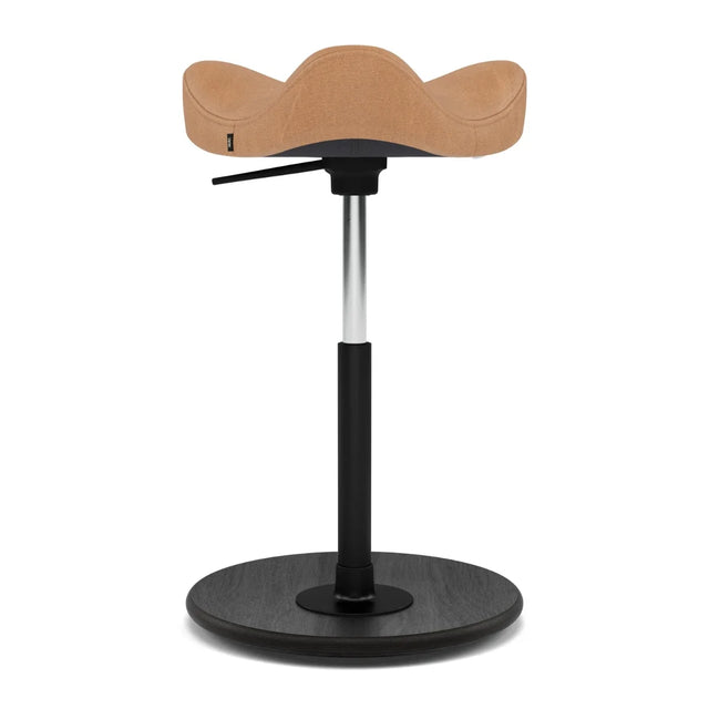 Varier Move Compact Sattelhocker, Holzbasis Schwarz, Bezug DUNES Camel 21004, Packshot