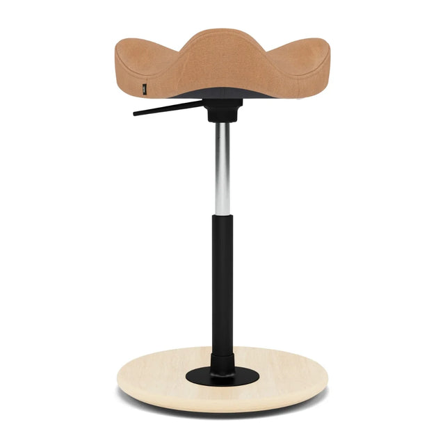 Varier Move Sattelhocker höhenverstellbar, Holzbasis Natur, Bezug DUNES Camel 21004, Packshot