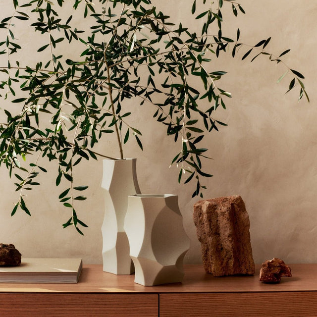 Vase Cueva Small Off - White - ferm LIVING - DesignWe.Love