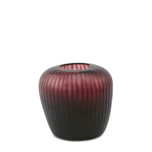 Guaxs Vase Melrose M in Amethyst – handgeschliffene Glasvase, Höhe 22 cm