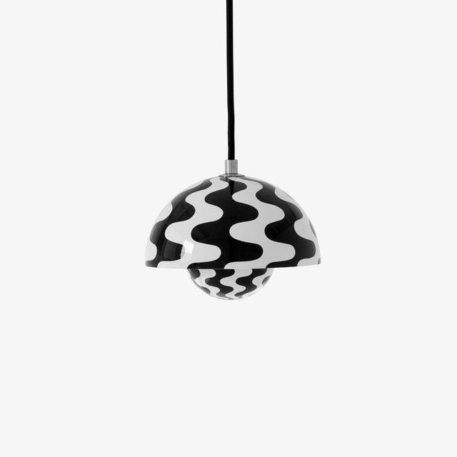 VP10 Flowerpot Pendelleuchte schwarz/weiß Muster - &Tradition - DesignWe.Love