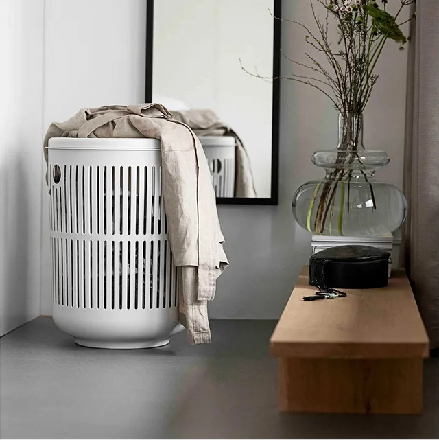Wäschekorb Ume mit Deckel Soft Grey Zone Denmark im Schlafzimmer, Design-Wäschekorb rund