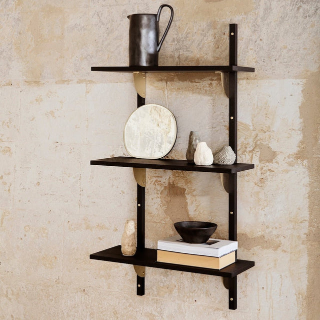 Wandregal Triple Narrow schwarz/messing Sector Shelf - ferm LIVING - DesignWe.Love