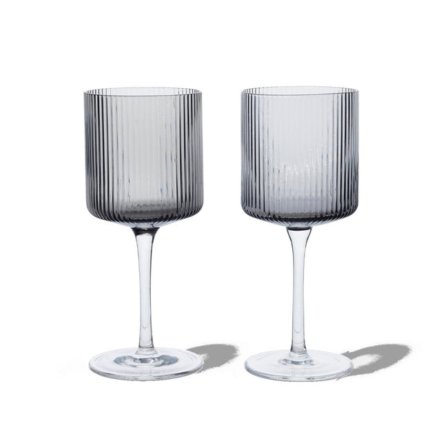 Gläser für Weißwein Ripple, 2er Set rauchgrau - ferm LIVING - DesignWe.Love