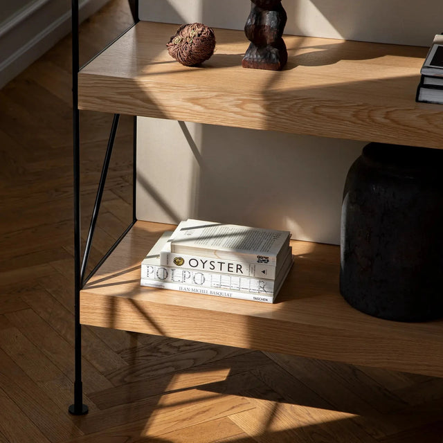 Zet Storage System von Audo Copenhagen in Höhe H114 mit Natural Oak Regalböden im Detail