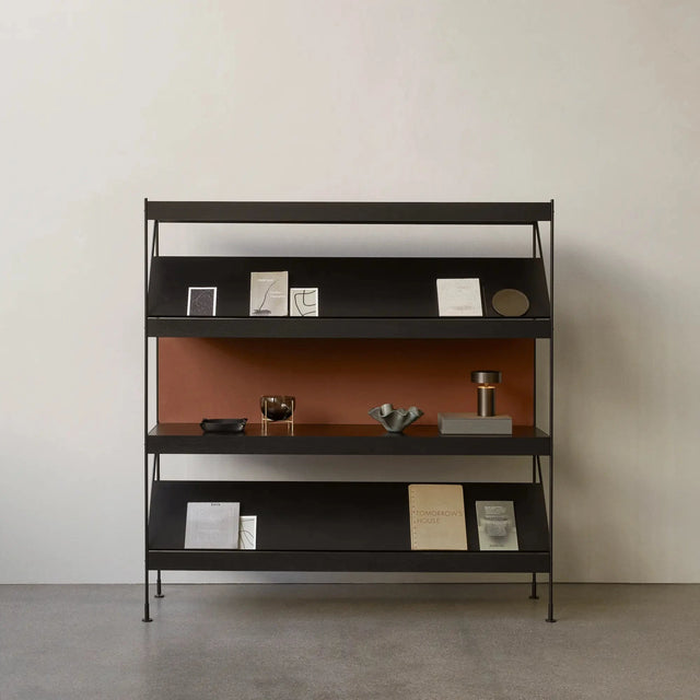 Zet Storage System von Audo Copenhagen in Höhe H158 mit schwarzen Eiche Regalböden