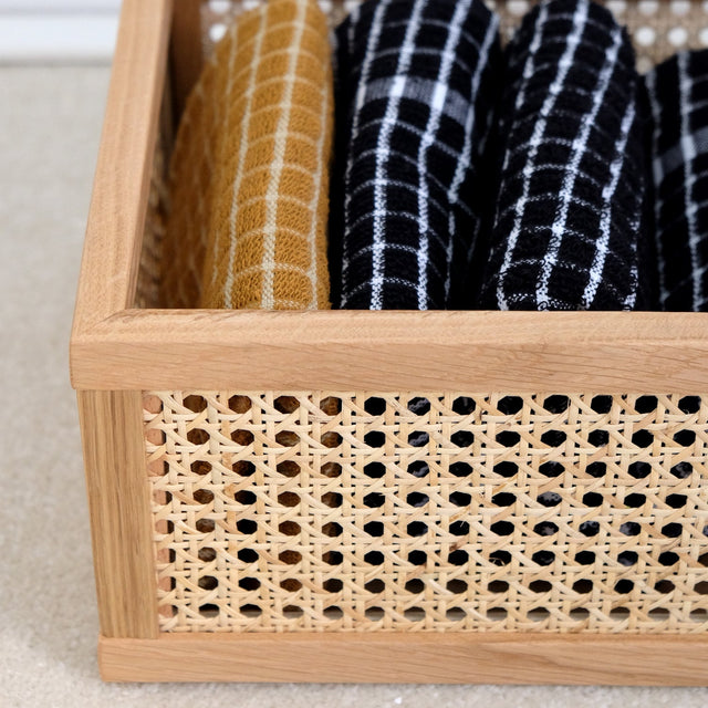 Aufbewahrungsbox Cane Medium - Box aus Rattan und Eiche - DesignWe.Love
