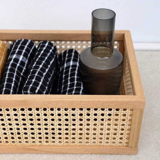 Aufbewahrungsbox Cane Medium - Box aus Rattan und Eiche - DesignWe.Love