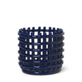 ferm LIVING Ceramic Basket Small Blau – Obstschale aus Keramik im Flechtdesign