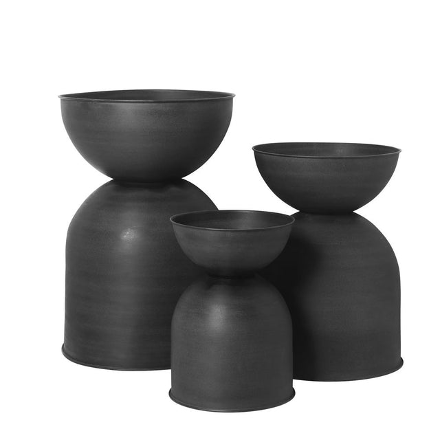 Hourglass Blumentopf schwarz Medium 59cm - ferm LIVING - DesignWe.Love