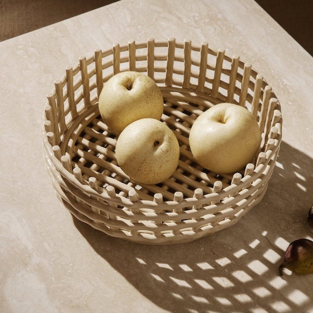 Obstkorb Ceramic Centerpiece Weiss - ferm LIVING - DesignWe.Love