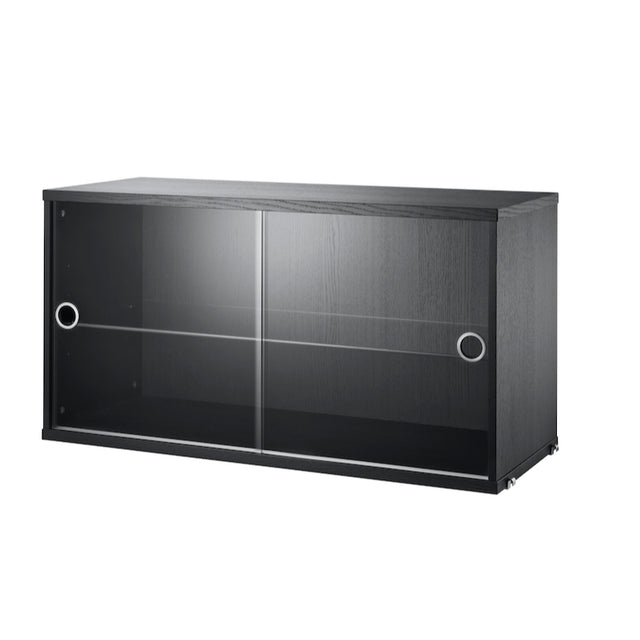 Schrank mit Glas-Schiebetüren 78x30cm Esche schwarz gebeizt – String Furniture