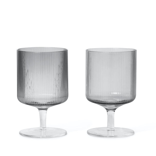 Weingläser Ripple 2er Set rauchgrau - ferm LIVING - DesignWe.Love